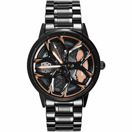 Reloj RNF de caja y brazalete negros, esfera de llanta negra con detalles y pinza en color bronce. Fotografía frontal.